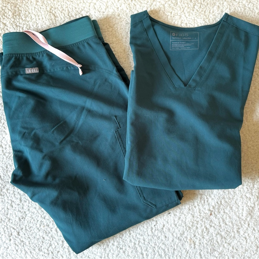FIGS Scrub Set in Caribbean Blue